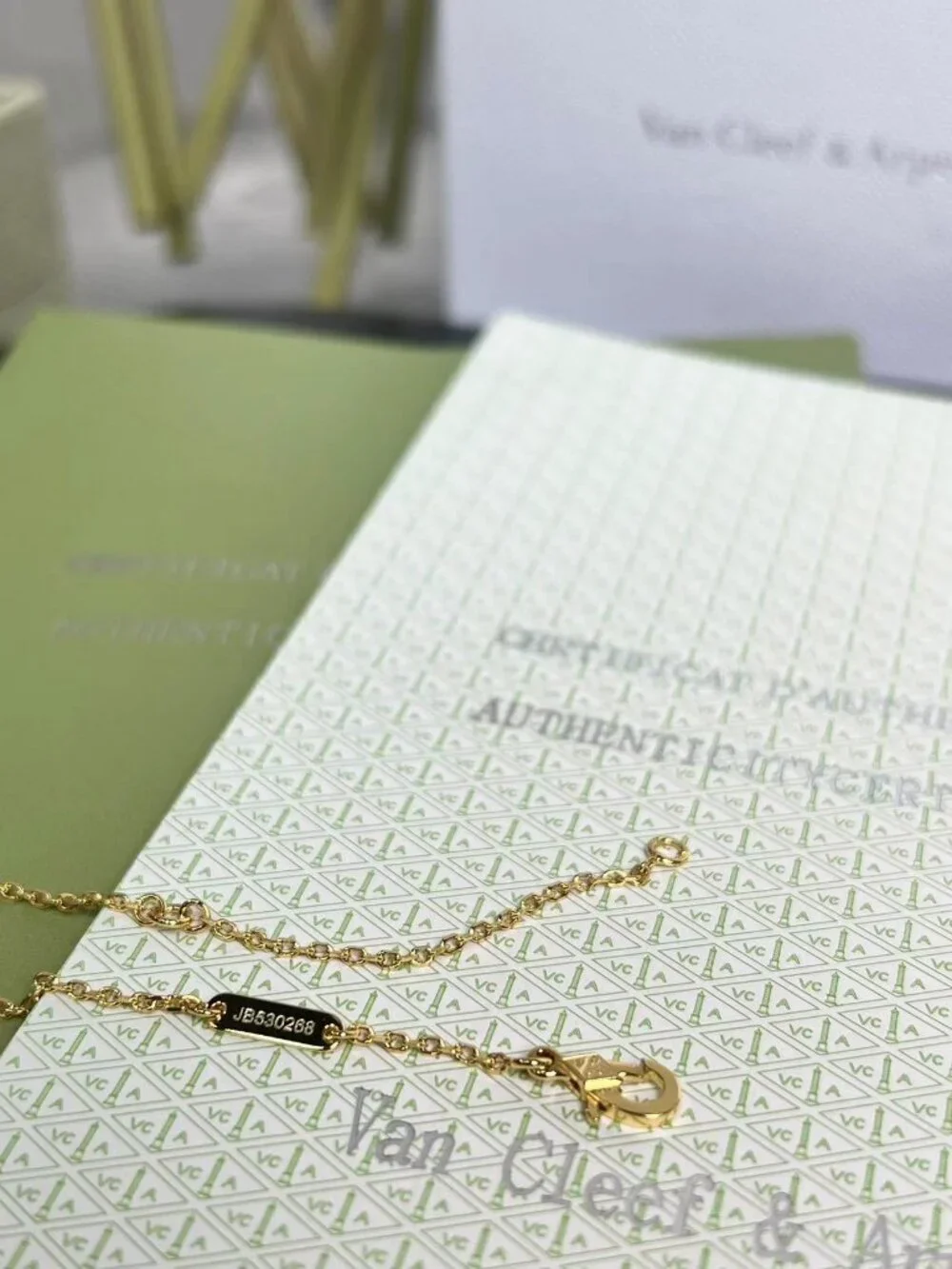 🤨Van Cleef & Arpels🤨 flower necklace